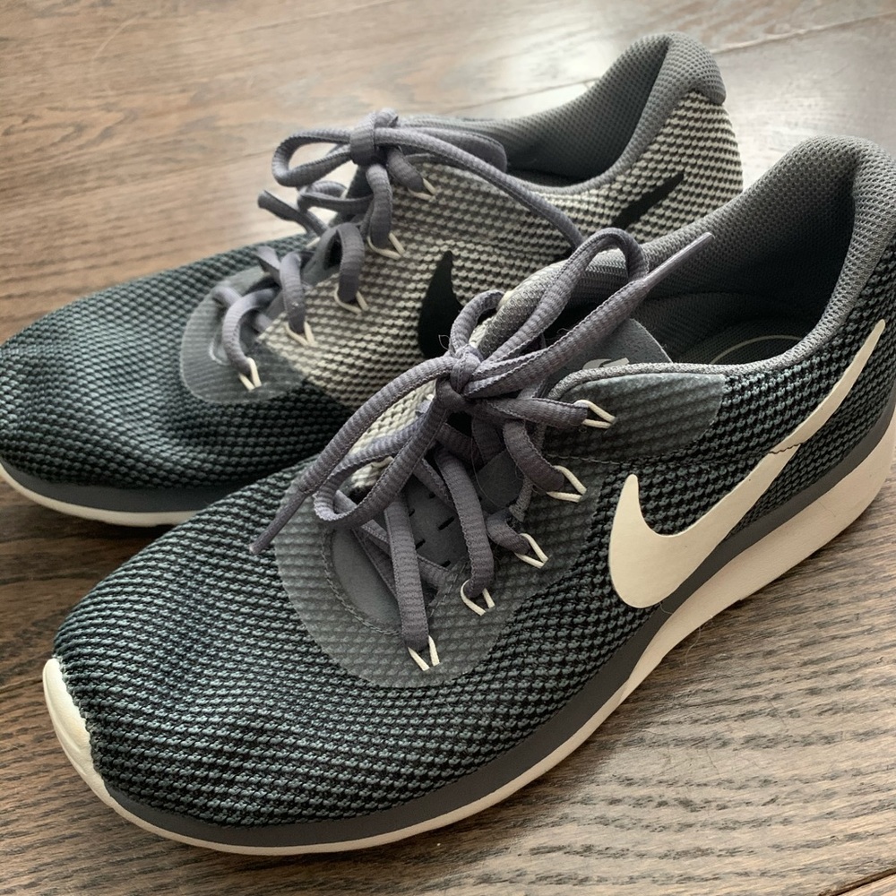 Nike Tennis Shoes